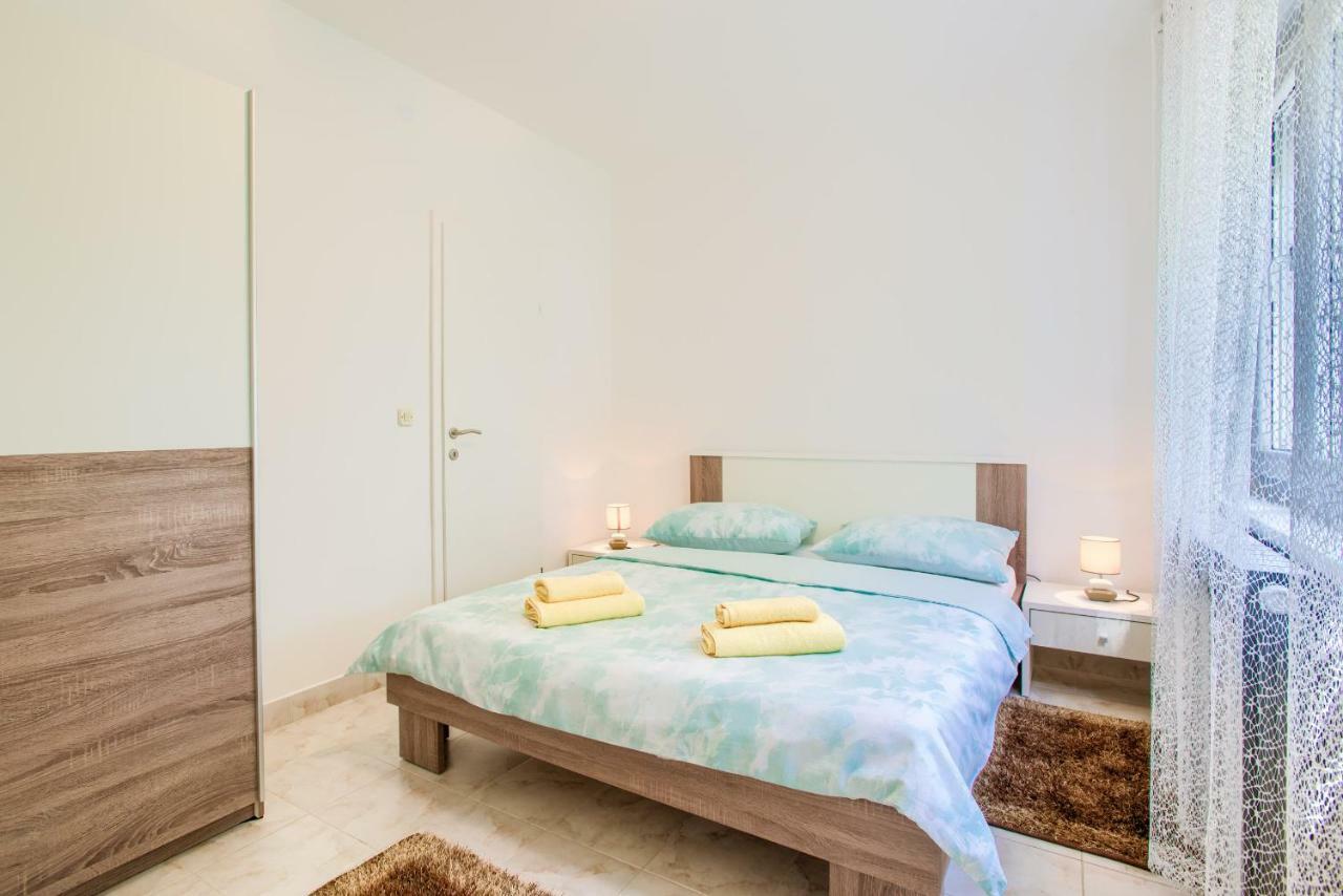 Apartman Paola Пула Екстериор снимка