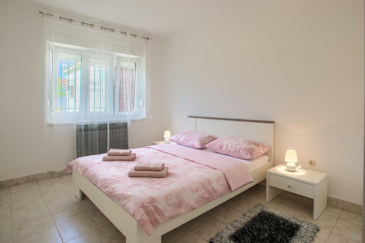 Apartman Paola Пула Екстериор снимка