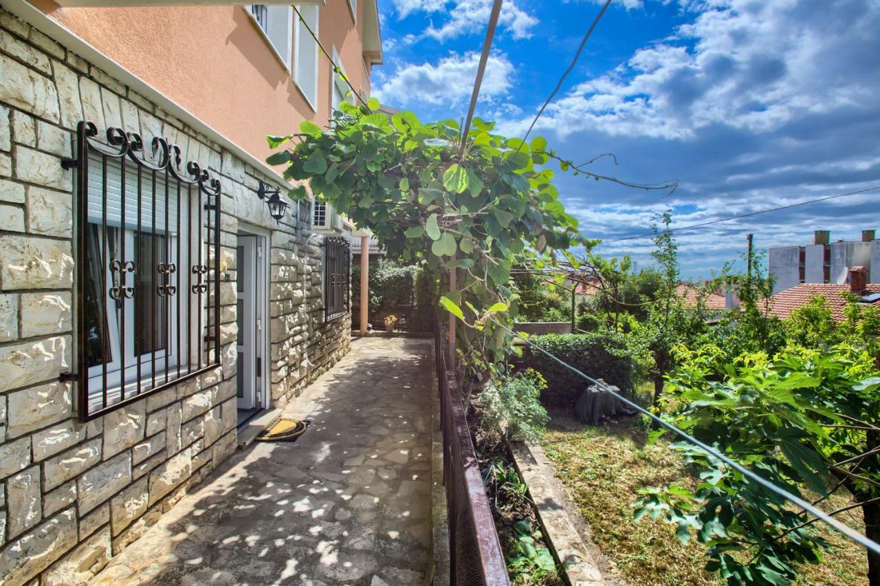 Apartman Paola Пула Екстериор снимка
