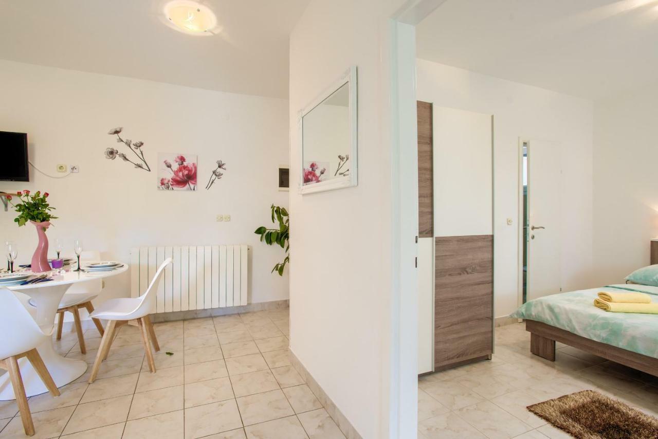Apartman Paola Пула Екстериор снимка