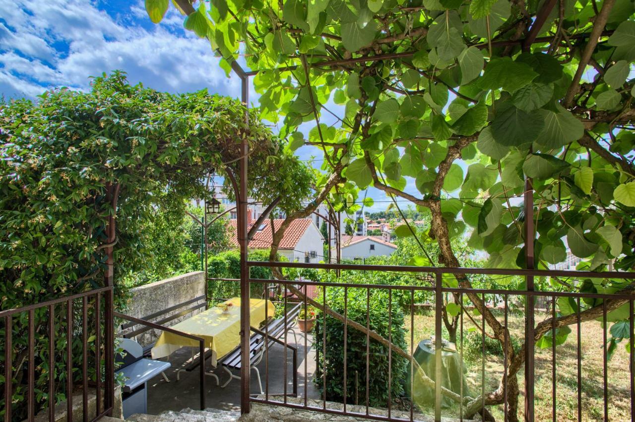Apartman Paola Пула Екстериор снимка