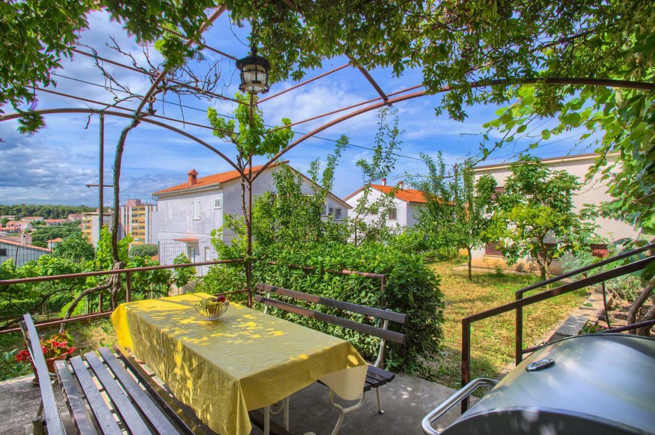Apartman Paola Пула Екстериор снимка
