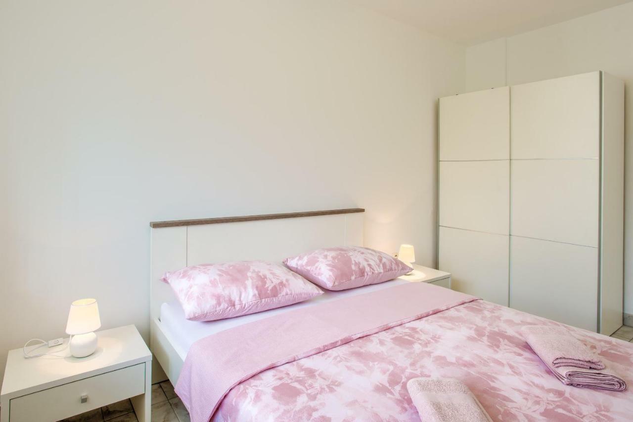 Apartman Paola Пула Екстериор снимка